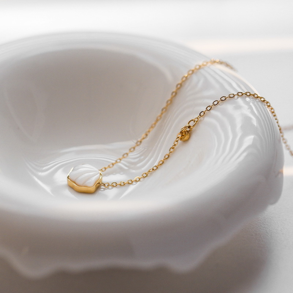 18k Gold Plated Natural White Cowry Shell Pendant Necklace